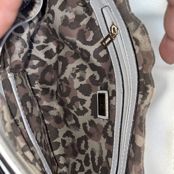 Guess white sling bag - Picture 7 of 8